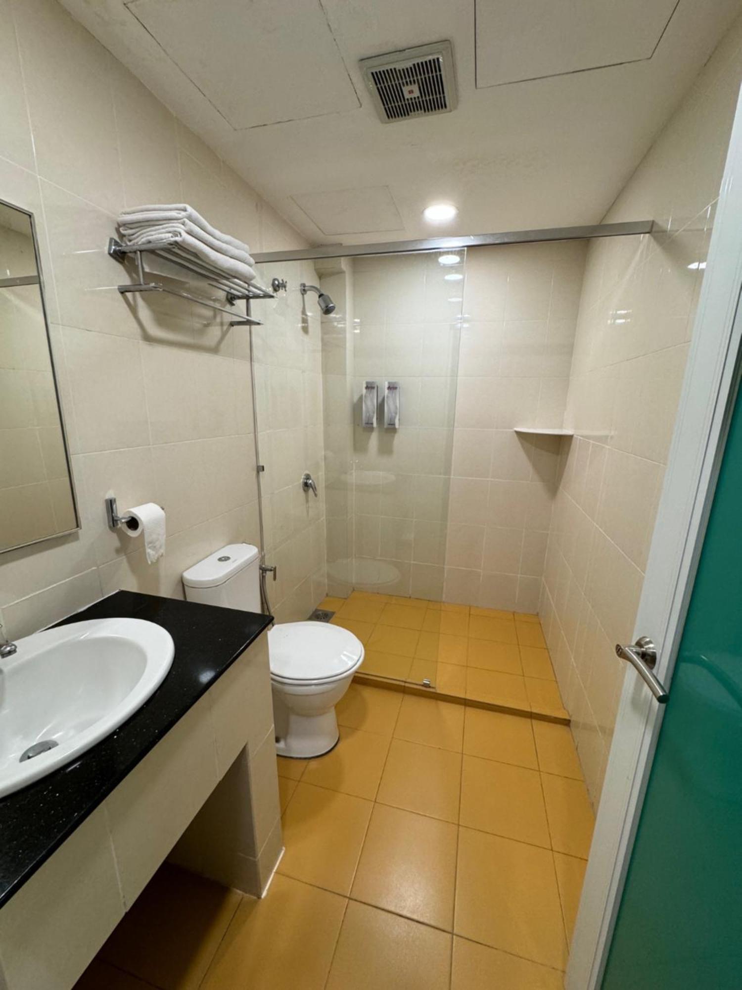 Aeton Hotel Nilai Exterior photo