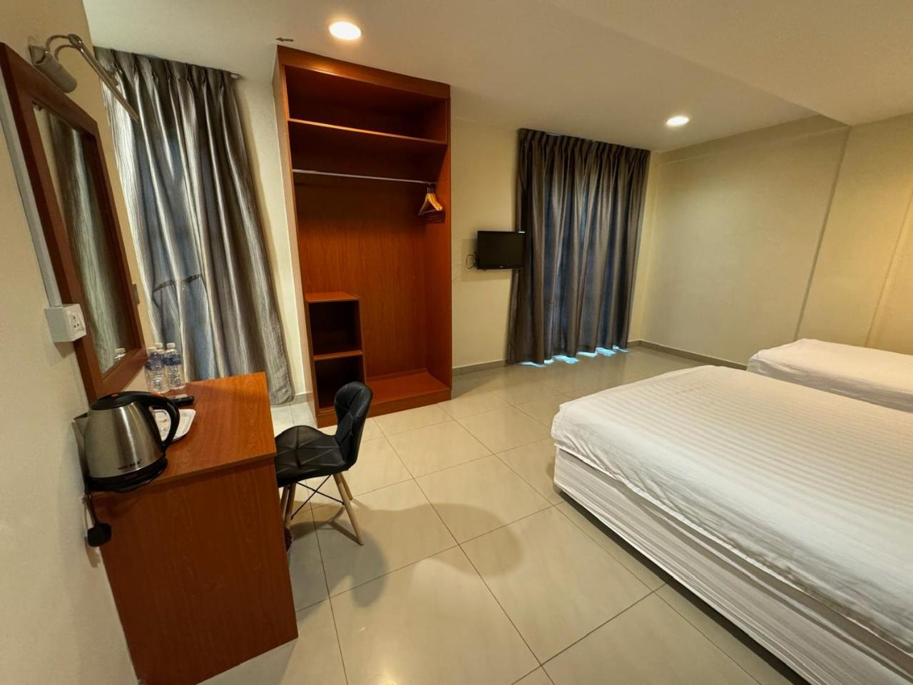 Aeton Hotel Nilai Exterior photo