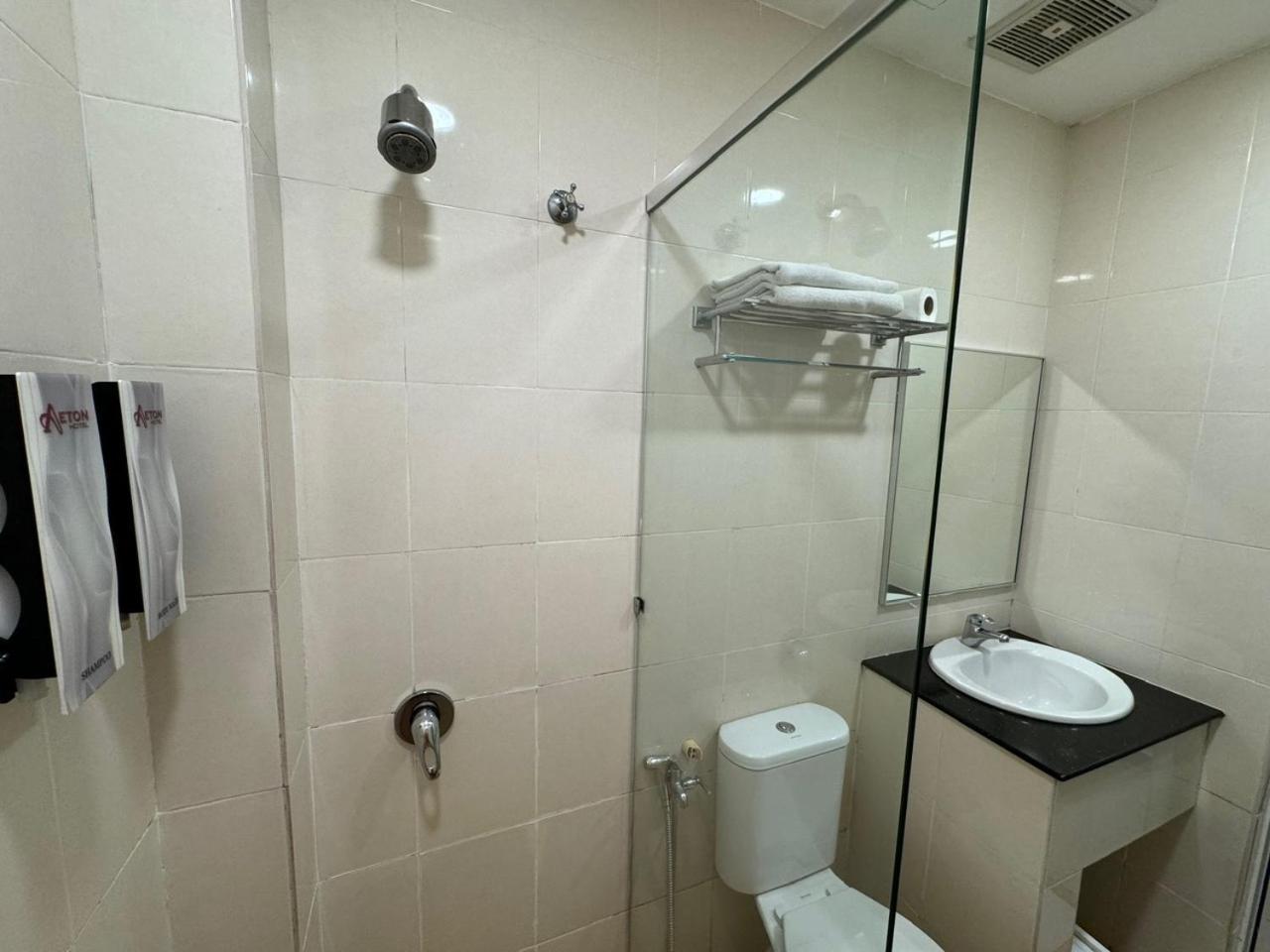 Aeton Hotel Nilai Exterior photo