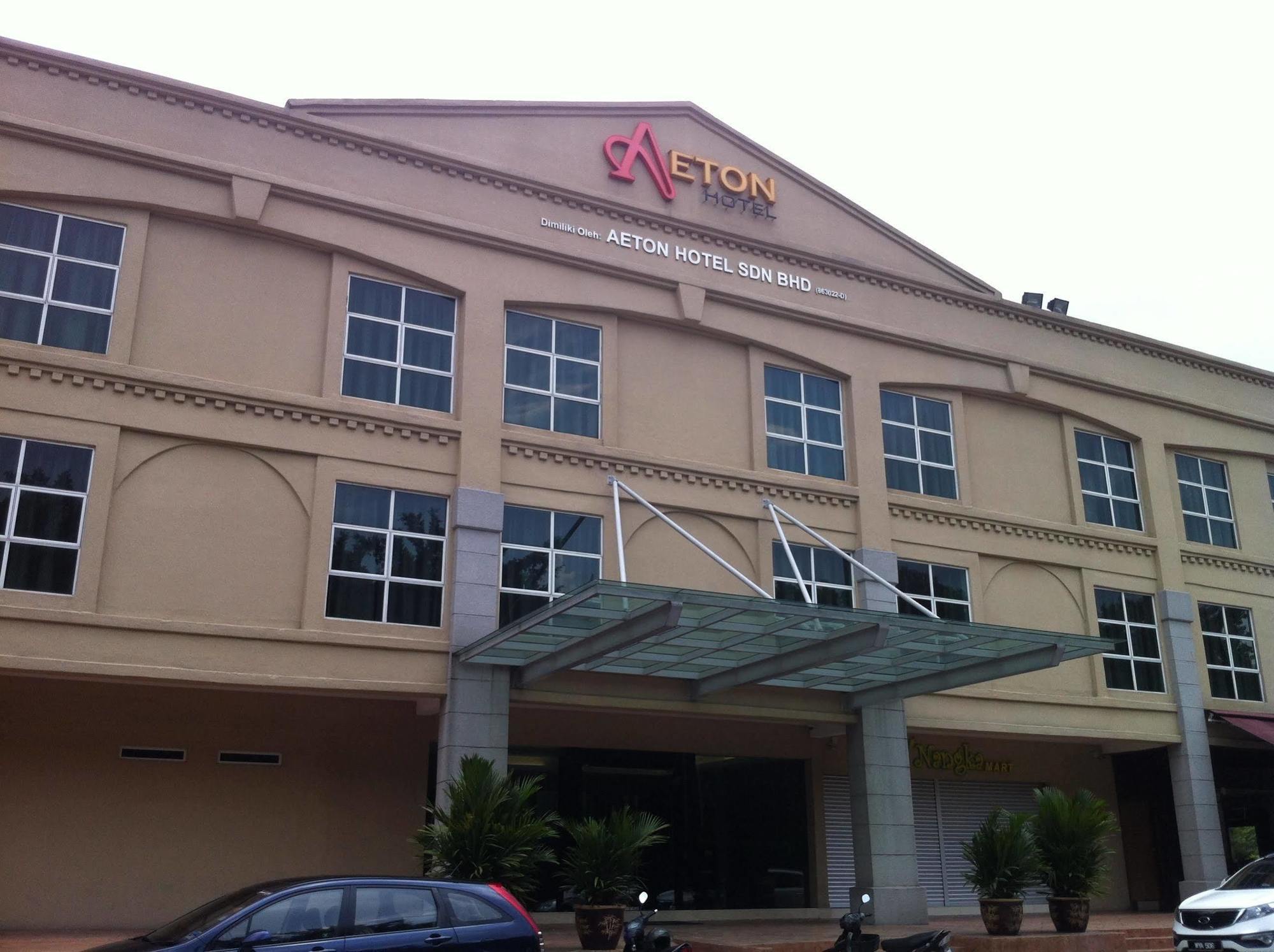 Aeton Hotel Nilai Exterior photo